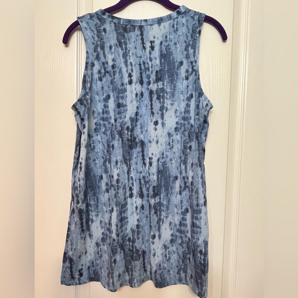 Old Navy Active Tank - Picture 2 of 7